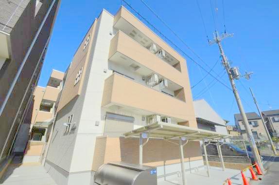 建物外観　存在感のある外観は落ちついた色合いで、堂々としていますね。