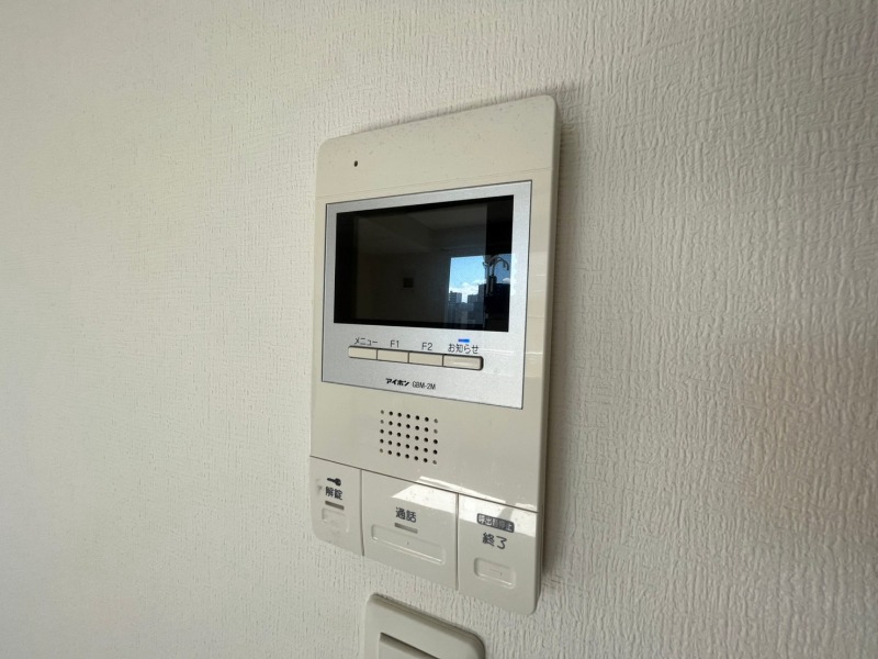セキュリティ　ＴＶモニター付インターホンです。来客者の顔が見えるので安心！