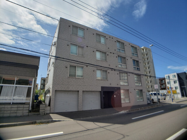 建物外観　札幌市北区北２１条西「ＧＬＡＳＳ　Ｎ２１」