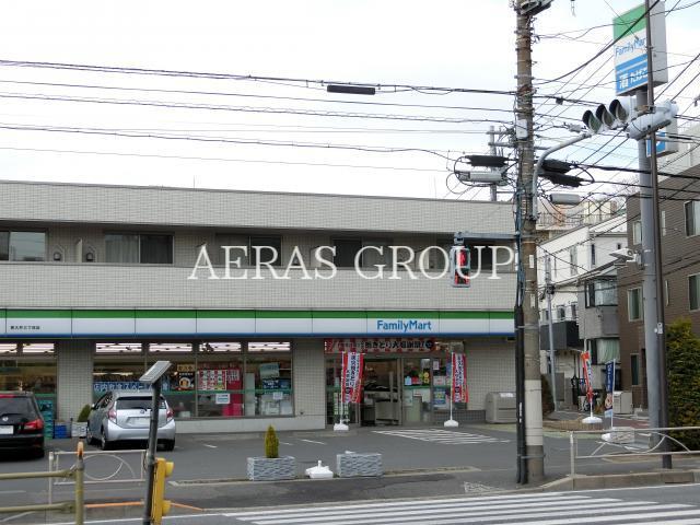 コンビニ　ファミリーマート東大井三丁目店（コンビニ）まで240m
