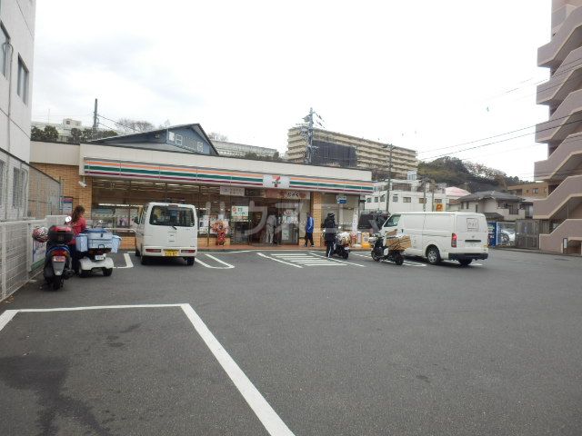 コンビニ　セブン‐イレブン 横浜永田東３丁目店（コンビニ）まで154m