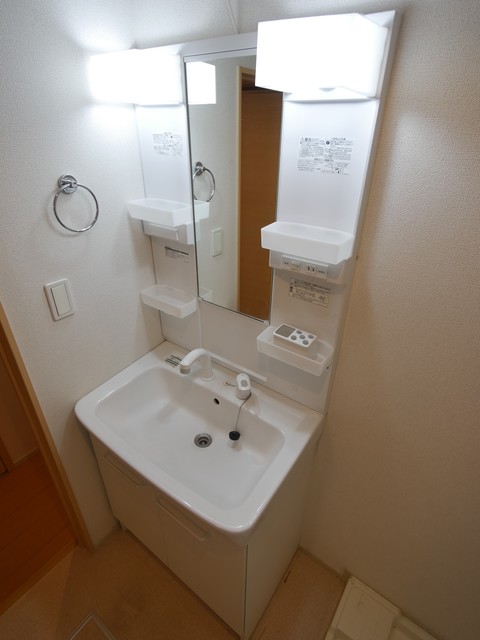 洗面設備　★人気設備のシャワー付洗面台です★