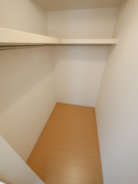収納　★照明付の大きなウォークインクローゼットです★