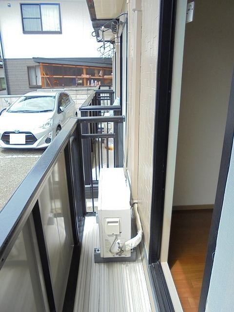 バルコニー　写真は101号室です