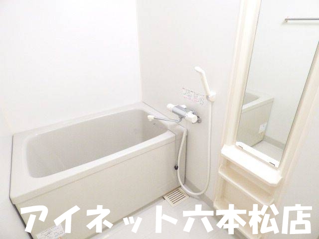 バス・シャワールーム　一日の疲れを癒しましょう。