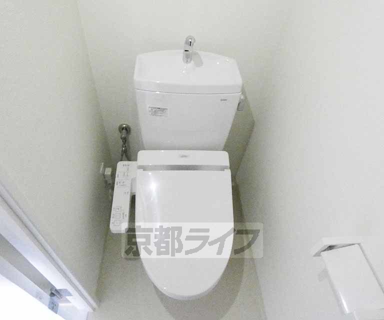 トイレ　ウォシュレット付きです。