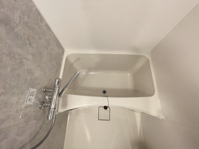 バス・シャワールーム　コンパクトで使いやすいお風呂です