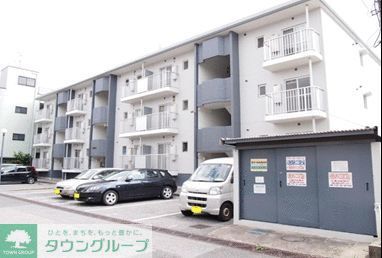 建物外観　駐車場