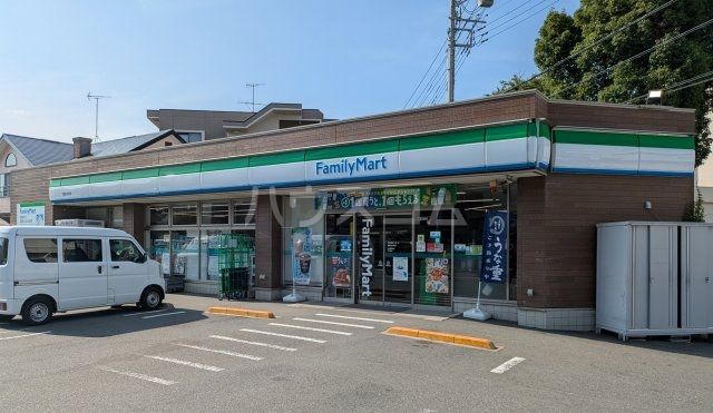 コンビニ　ファミリーマート瀬谷中央店（コンビニ）まで563m