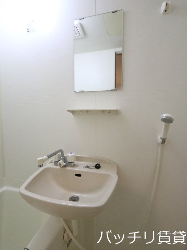 洗面設備　同型タイプの為、現状を優先致します。