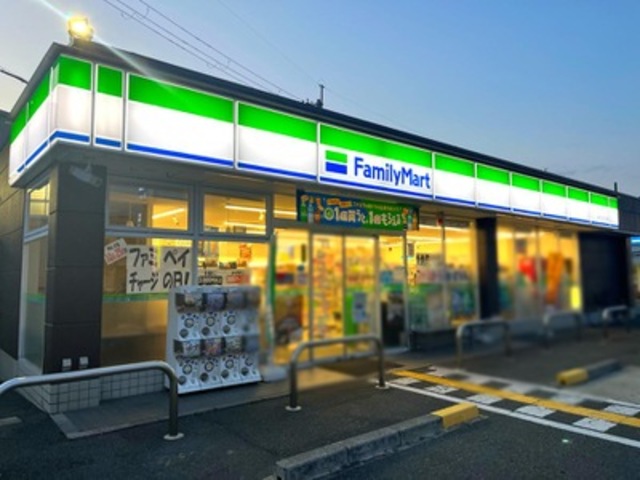 コンビニ　ファミリーマート貝塚二色の浜店（コンビニ）まで322m