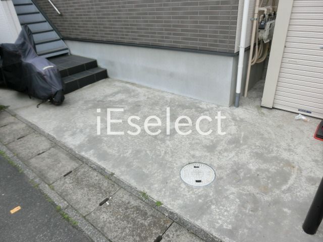 駐車場　建物横の共用部分です
