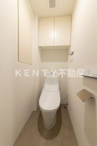トイレ　落ち着いた色調のトイレです