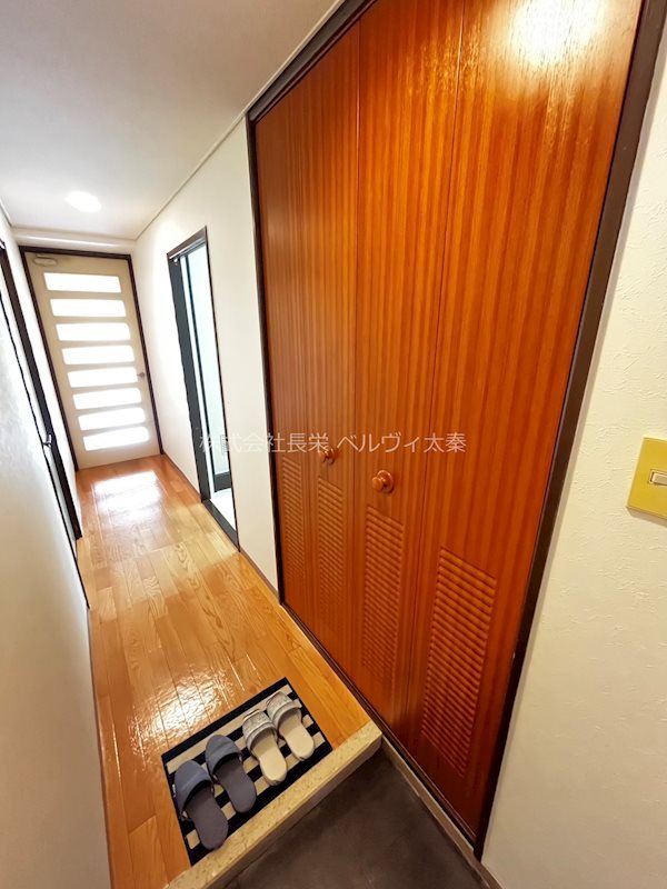 玄関　※同タイプ・別号室の写真です★（実際のお部屋とは異なります）