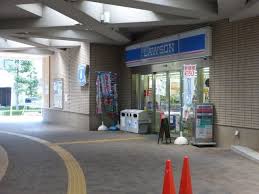 コンビニ　ローソン 西五反田高齢者複合施設店（コンビニ）まで512m