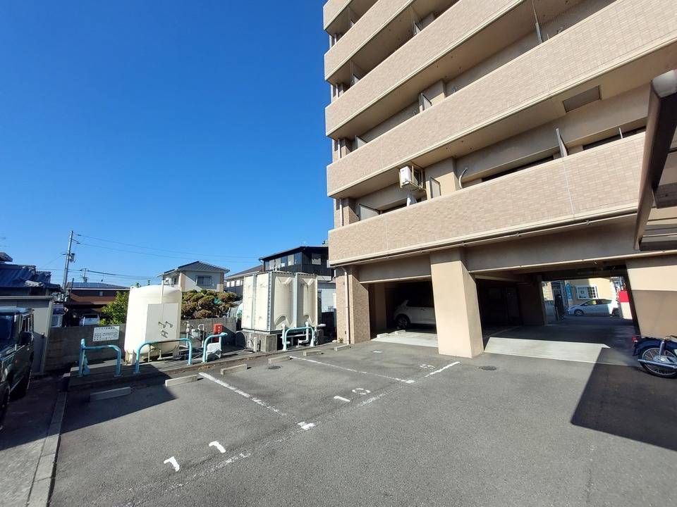 駐車場　駐車場