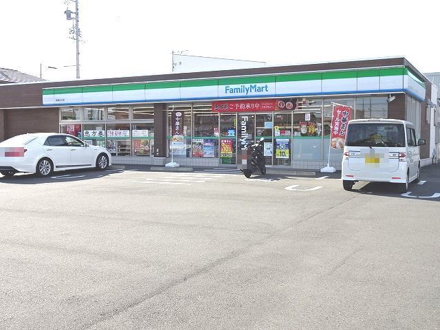 コンビニ　ファミリーマート　小川店（コンビニ）まで550m