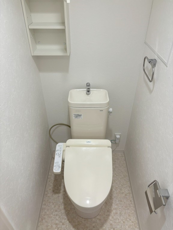 トイレ　写真は同型タイプ