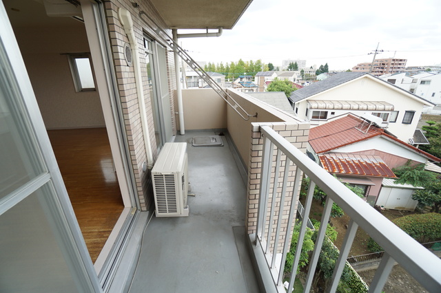 バルコニー　他のお部屋の参考写真です。準備中。。
