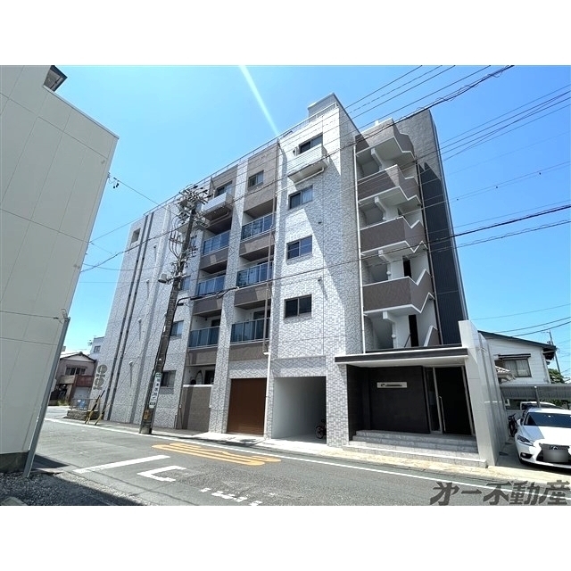 エントランス　建物外観