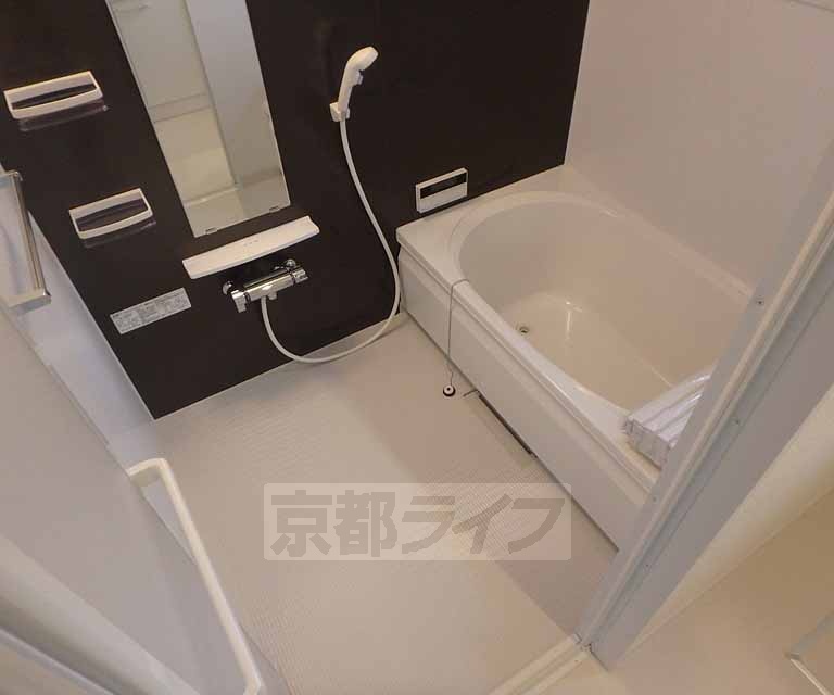 バス・シャワールーム　大きなオシャレな浴室です。