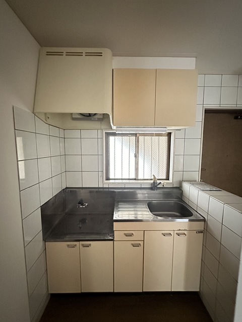 キッチン　別部屋参考写真です