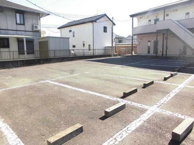 駐車場　駐車場に車を止められます