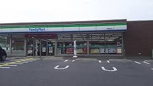 コンビニ　ファミリーマート富田店（コンビニ）まで1700m
