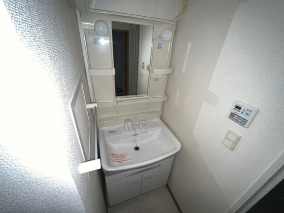 洗面設備　※別部屋の写真です