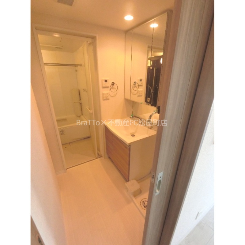 地下鉄御堂筋線 なんば駅 徒歩10分 15階建 築13年の内装写真