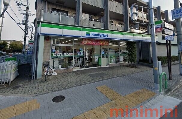 コンビニ　ファミリーマート茨木春日三丁目店（コンビニ）まで73m