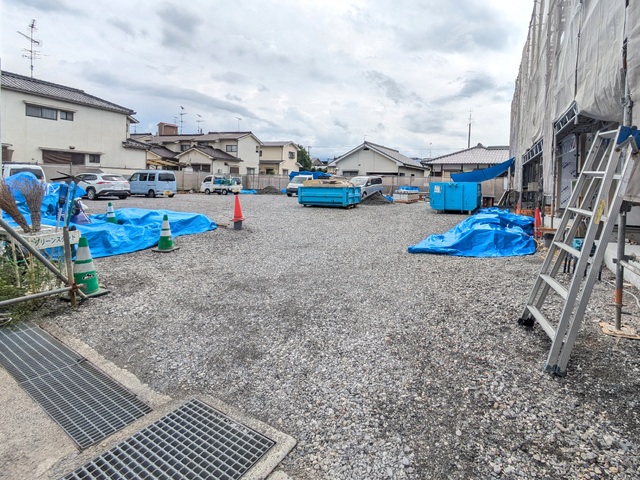 駐車場　建築中