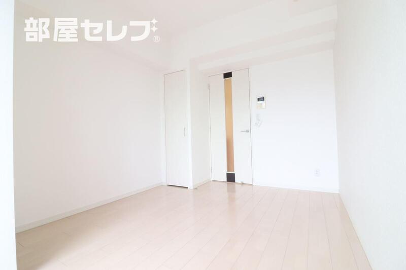 エルザビル名古屋駅前の居間写真
