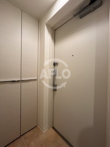 玄関　インザグレイス東三国　玄関