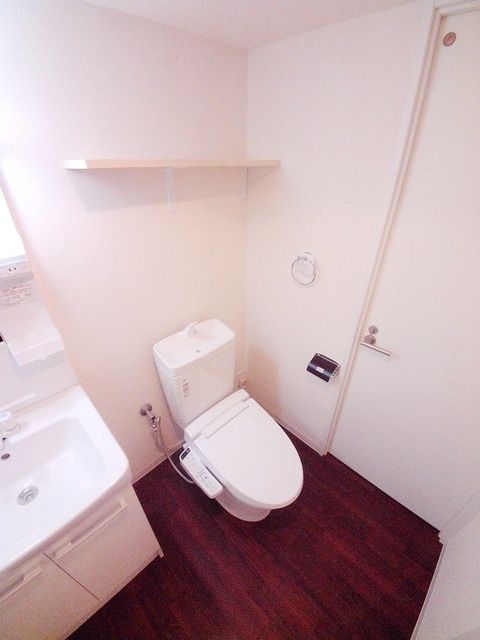 トイレ　寒い冬でも快適な温水機能付き便座