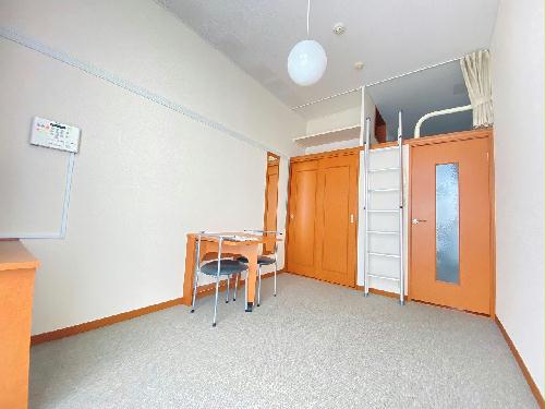 レオパレスベルグランデBの居間写真