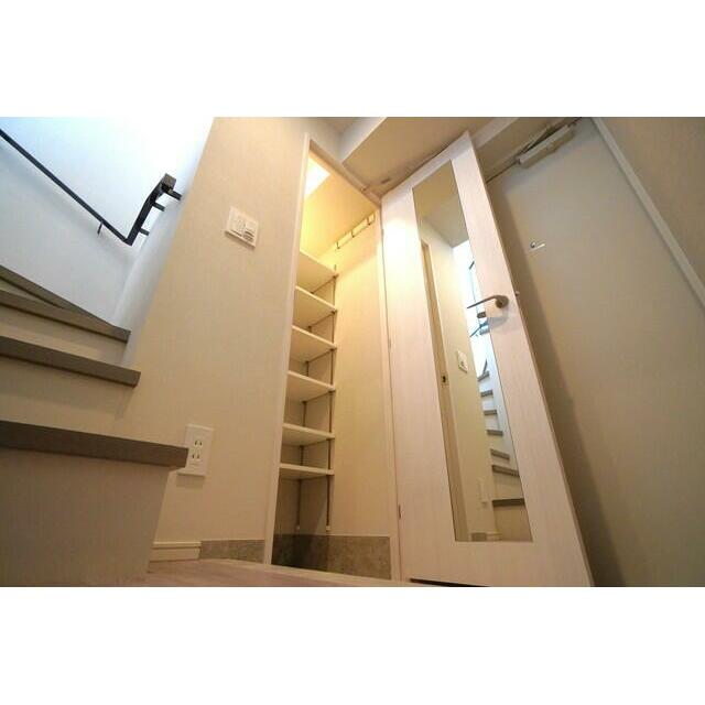 玄関　※写真は同タイプ住戸です。