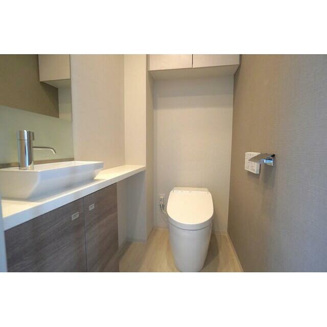 トイレ　※写真は同タイプ住戸です。