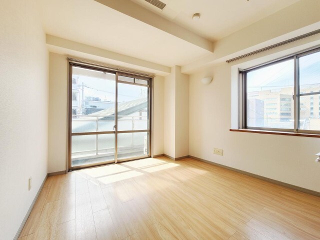 Settle東口ビルの居間写真