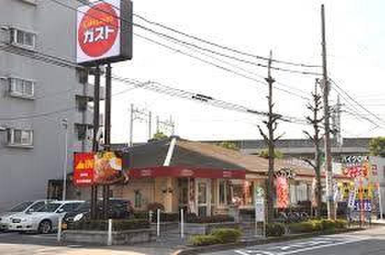飲食店　ガスト　西綾瀬店（飲食店）まで380m