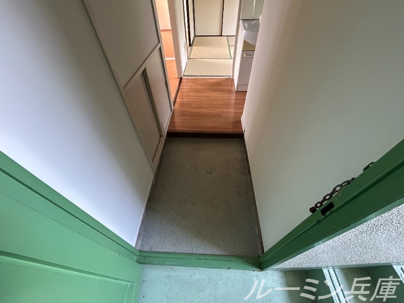 緑マンションの玄関写真