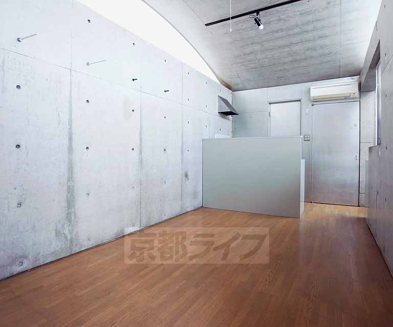 地下鉄東西線 太秦天神川駅 徒歩9分 3階建 築39年の居間写真