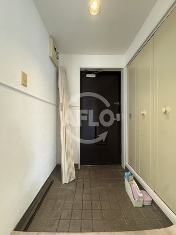 地下鉄御堂筋線 大国町駅 徒歩3分 10階建 築39年の玄関写真