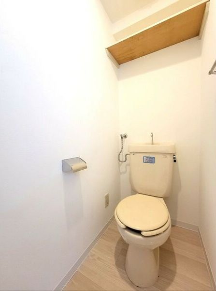 地下鉄東西線 新さっぽろ駅 徒歩15分 9階建 築34年のトイレ写真