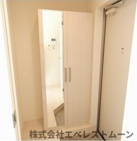 玄関　収納もある玄関です