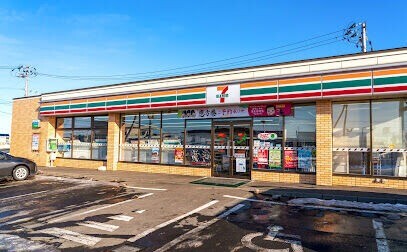 コンビニ　セブンイレブン札幌北郷4条店（コンビニ）まで311m
