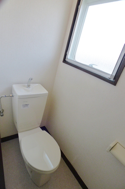 東武東上線 上板橋駅 徒歩10分 3階建 築46年のトイレ写真