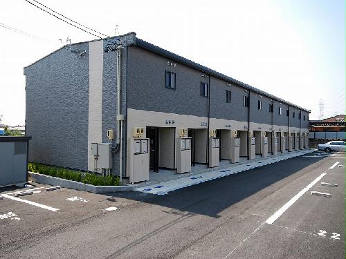 レオパレスプレミアムの建物外観