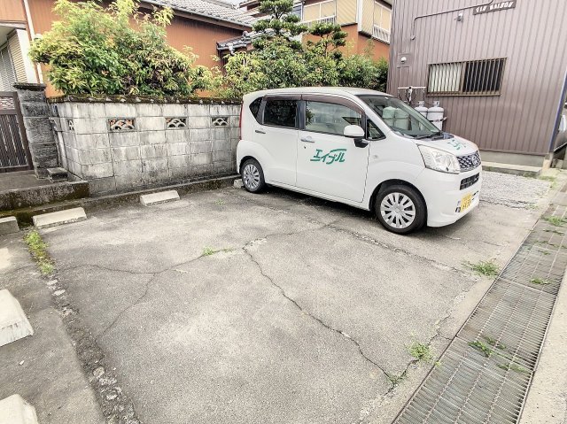 【FIN MAISONの駐車場】