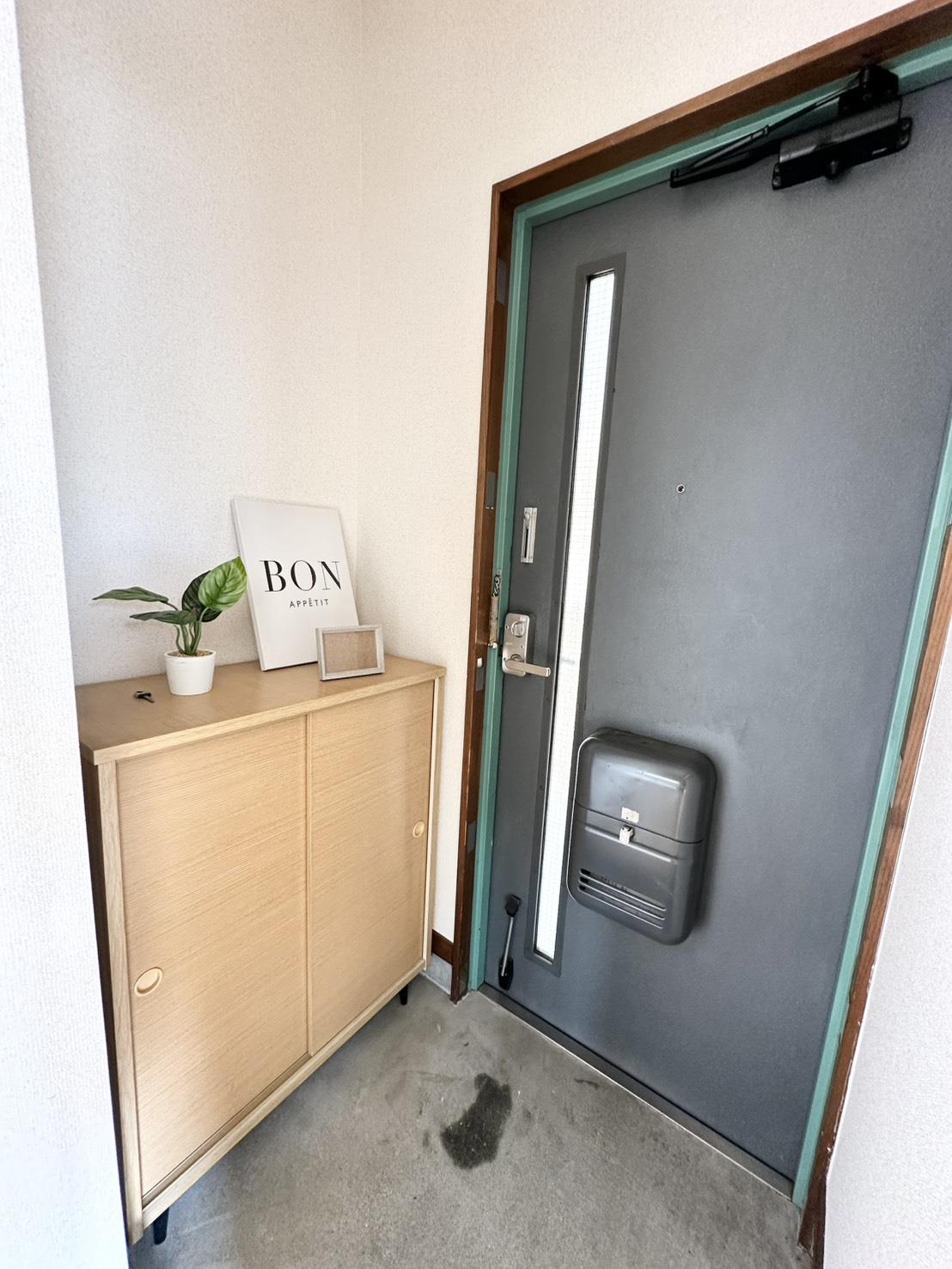 玄関　玄関からはお部屋の奥が見えずプライベートが保たれる間取りです